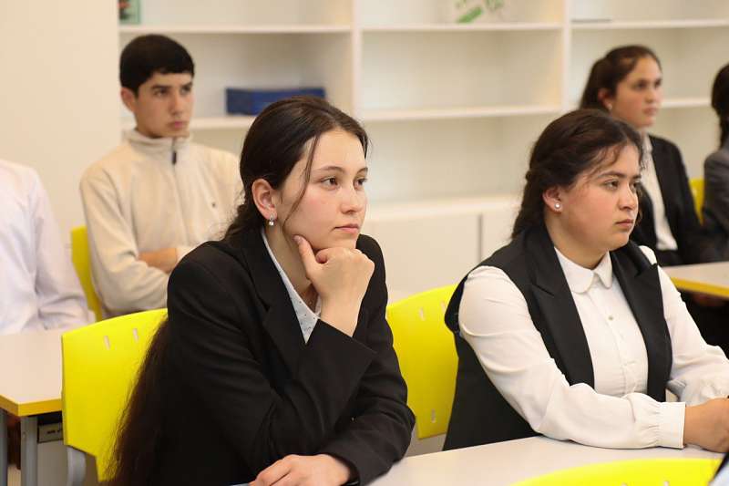 Ученики лицея «Нур» Шахринавского района приняли участие в мастер-классе по биологии
