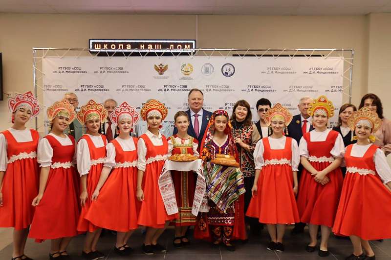 Важный визит в школу имени Д.И. Менделеева!